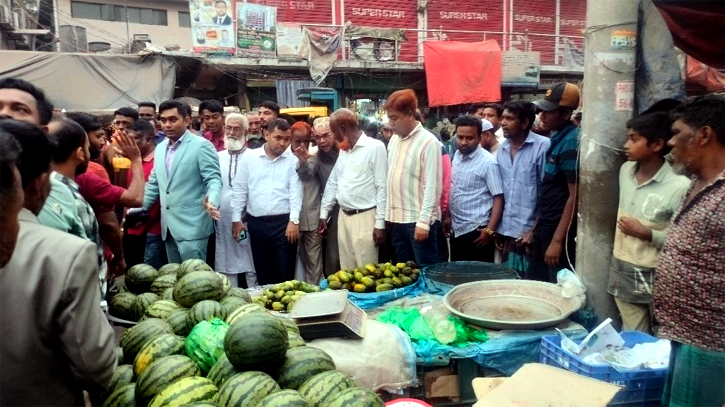 আড়াইহাজার বাজারকে যানজট মুক্ত করতে যৌথ অভিযান