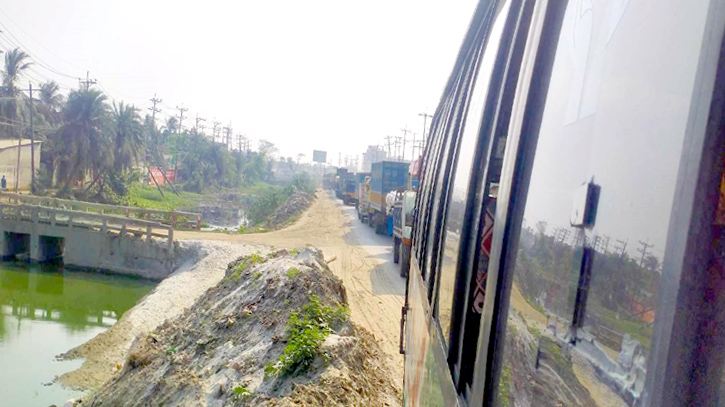 মহাসড়কের কাঁচপুর থেকে গাউছিয়া পর্যন্ত নিত্য যানজট যেন বিষফোড়া