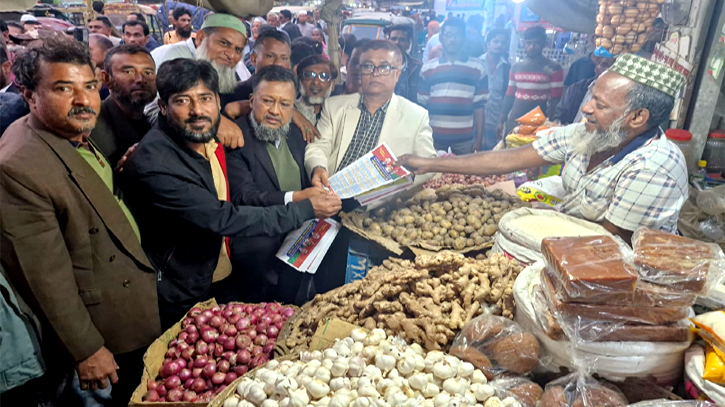 বন্দর ২৪নং ওয়ার্ড বিএনপির রাষ্ট্র কাঠামো মেরামতে ৩১দফা লিফলেট বিতরণ 