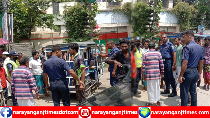 সিদ্ধিরগঞ্জে হাইওয়ে পুলিশের রেকার বানিজ্যের প্রতিবাদে সড়ক অবরোধ, বিক্ষোভ