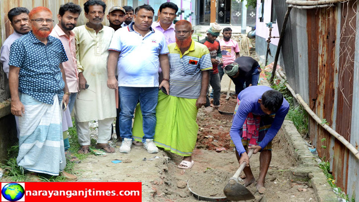 ২নং ওর্য়াডে রাস্তা ও ড্রেন র্নিমাণ কাজ পরির্দশনে কাউন্সিলর ইকবাল