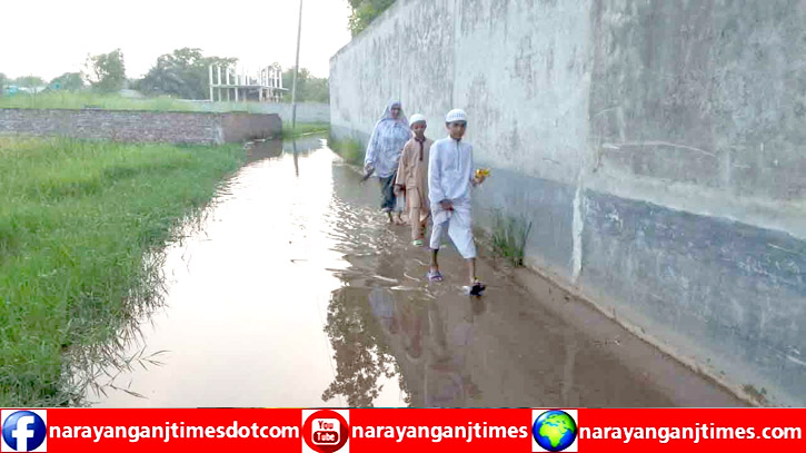 উত্তর কলাবাগ অক্সিজেন পট্রি রাস্তাটি পানিবন্ধী, দূর্ভোগে ৫০ পরিবা