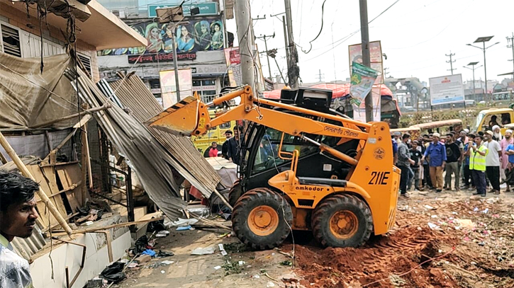 সোনারগাঁয়ে মহাসড়কের পাশে ৫ শতাধিক অবৈধ স্থাপনা উচ্ছেদ