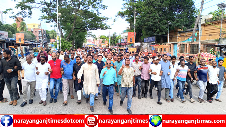 শেখ হাসিনার বিচারের দাবিতে শহরে মহানগর যুবদলের মিছিল 