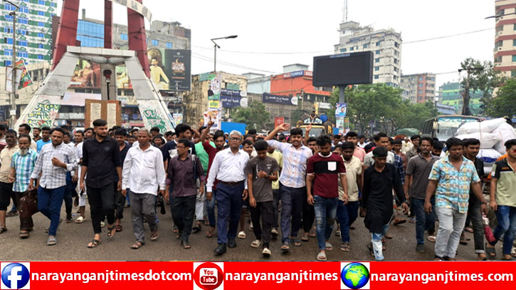 ফতুল্লার জনী টেক্সটাইল বন্ধ ঘোষণার প্রতিবাদে শহরে শ্রমিক বিক্ষোভ