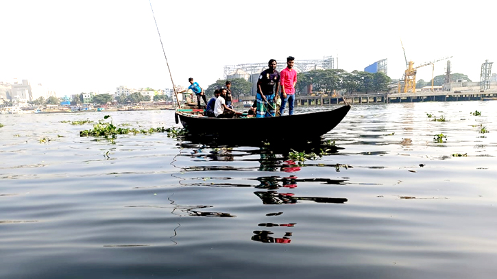 ভয়াবহ দূষণের কবলে শীতলক্ষ্যা নদী, বিলীন হচ্ছে সব ধরণের মাছ 