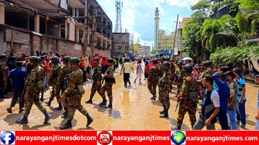 বেতন পরিশোধ না করে কারখানা লে-অফ : সড়ক অবরোধ, শ্রমিক বিক্ষোভ