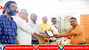 রৌদ্রছায়া সাহিত্য সম্মাননায় ভূষিত হলেন কবি ও সাংবাদিক আরজু 