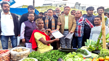 ১২নং ওয়ার্ড বিএনপির রাষ্ট্র কাঠামো মেরামতে ৩১দফা লিফলেট বিতরণ 