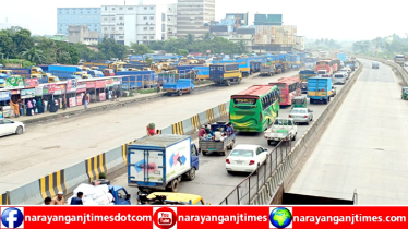 ঢাকা-চট্টগ্রাম মহাসড়কে তীব্র যানজট, দুর্ভোগে যাত্রীরা