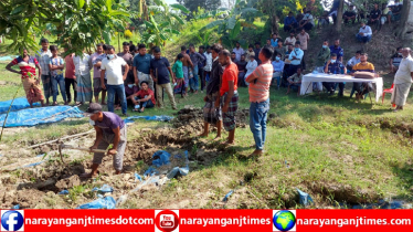 আড়াইহাজারে কবর থেকে বিএনপি নেতার লাশ উত্তোলন