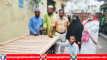 ফতুল্লায় ৮ প্রতিবন্ধীর মাঝে ব্যবসা সামগ্রী ও ভ্যানগাড়ী বিতরণ 