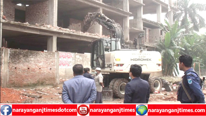 শহরে রাজউকের অভিযানে ভাঙা হলো ২ ভবনের বর্ধিতাংশ, ৩০ লাখ টাকা জরিমানা