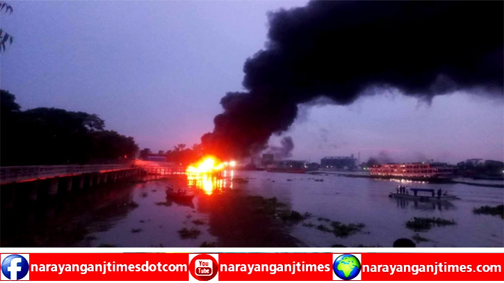 বুড়িগঙ্গা নদীতে তেলবাহী ট্রলারে রাতে আবার আগুন 