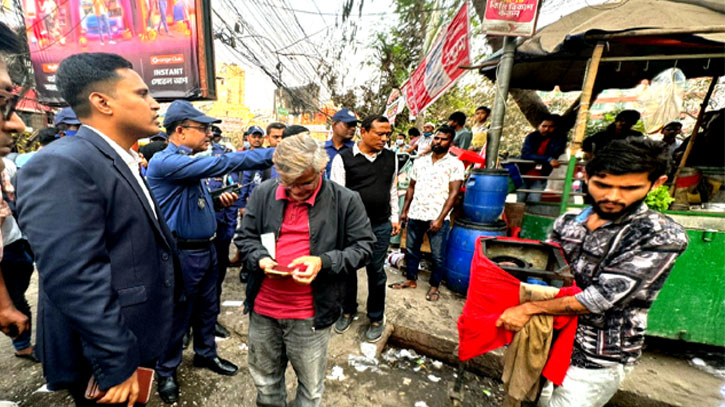 শহরের সড়ক দখলমুক্ত করতে জেলা প্রশাসনের উচ্ছেদ অভিযান   