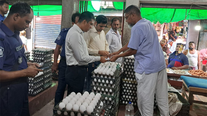 কক মুরগির ডিম দেশি মুরগির বলে বিক্রি, ৫ হাজার টাকা জরিমানা