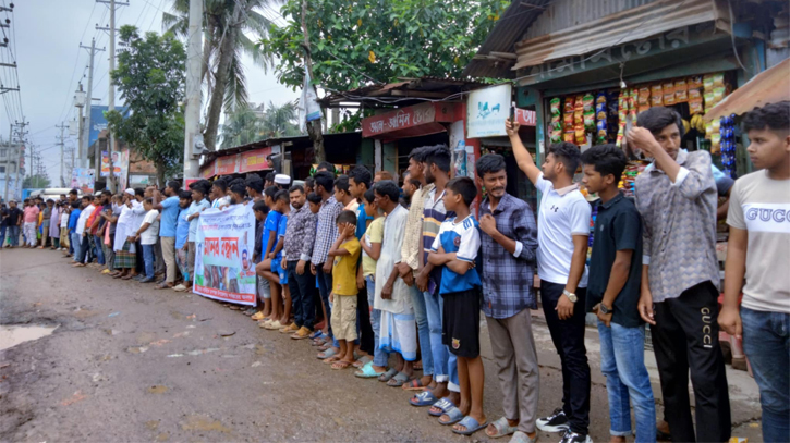 রূপগঞ্জে কলেজ ছাত্র হত্যাকারীদের ফাঁসির দাবিতে মানববন্ধন